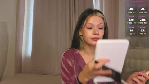 Snapshot of lizbethcoll chatting on 11.10.25 Sunnheart online show from 11.10.25