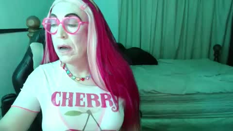 Snapshot of lizicherystrawbery chatting on 04.06.26 Lizi Chery Strawbery online show from 04.06.26