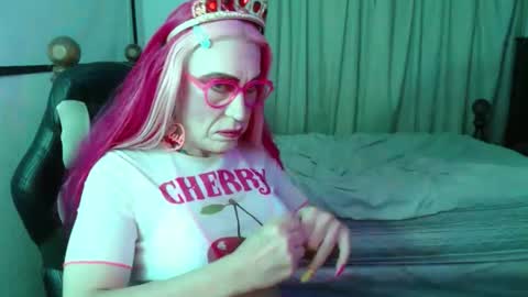 Snapshot of lizicherystrawbery chatting on 04.12.26 Lizi Chery Strawbery online show from 04.12.26