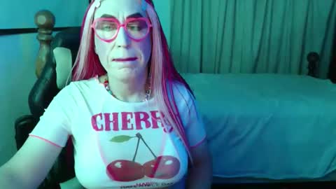 Snapshot of lizicherystrawbery chatting on 04.19.26 Lizi Chery Strawbery online show from 04.19.26