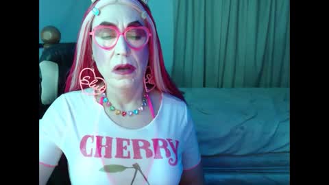Snapshot of lizicherystrawbery chatting on 04.20.26 Lizi Chery Strawbery online show from 04.20.26