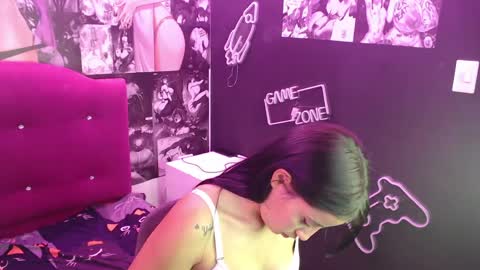 Snapshot of lizz_99 chatting on 05.27.26 lizz online show from 05.27.26