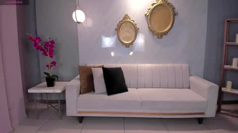 Snapshot of lizzhamilton_ chatting on 12.03.25 Lizzi online show from 12.03.25