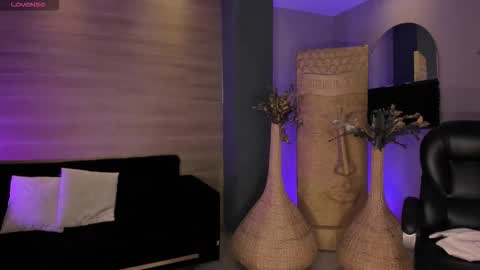 Lizzi  online show from 12.19.25