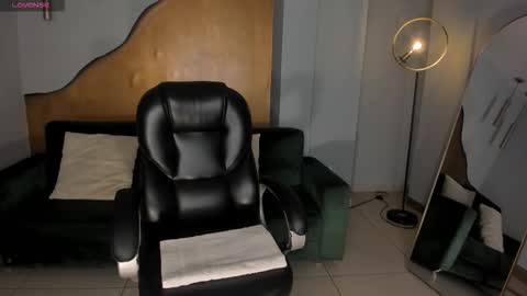 Snapshot of lizzhamilton_ chatting on 02.04.26 Lizzi online show from 02.04.26