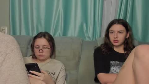 lizzi_muur online show from 12.25.24