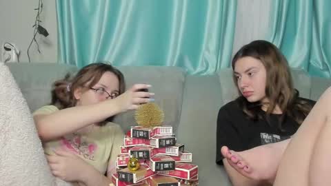 lizzi_muur online show from 12.29.24