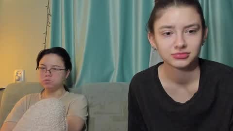 lizzi_muur online show from 01.18.25