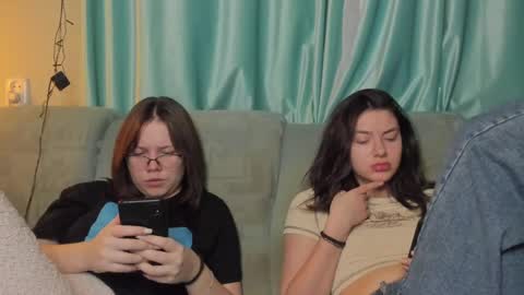 lizzi_muur online show from 01.28.25