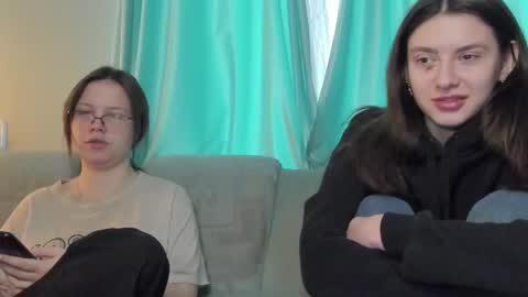 lizzi_muur online show from 02.03.25