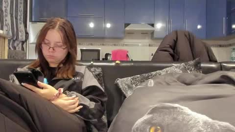 lizzi_muur online show from 02.14.25