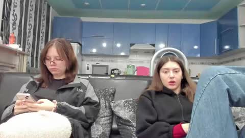 lizzi_muur online show from 02.18.25