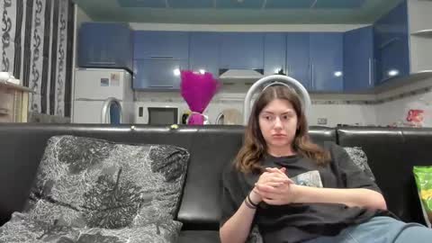 lizzi_muur online show from 02.28.25