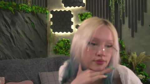 Snapshot of lizzofkiss chatting on 05.14.26 Liza online show from 05.14.26