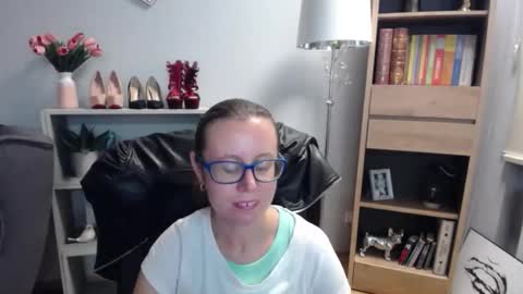 Snapshot of lizzy_sparkle chatting on 09.09.25 Lizzy online show from 09.09.25