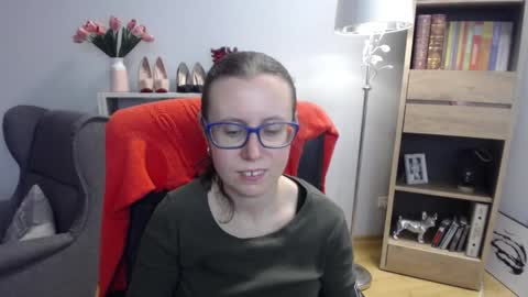 Snapshot of lizzy_sparkle chatting on 11.25.25 Lizzy online show from 11.25.25