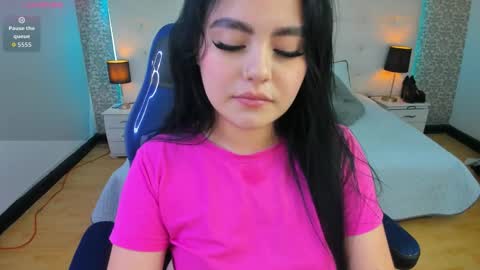 Snapshot of lizzy_white7 chatting on 11.11.25 Lizzie online show from 11.11.25