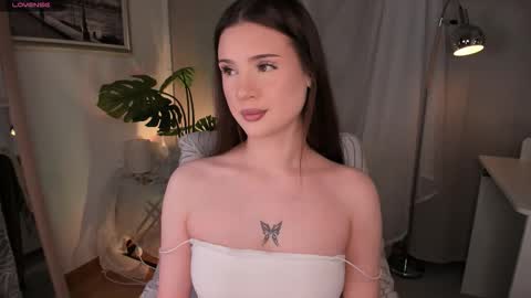 Snapshot of llkadream chatting on 11.27.25 Arina online show from 11.27.25