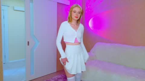 llovelymia online show from 06.19.26