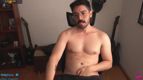 Snapshot of lobito_blanco97 chatting on 10.03.25 Lobito blanco Thefckingwolf main account online show from 10.03.25