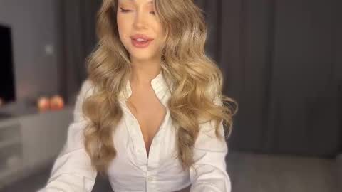 Snapshot of lodemure_ chatting on 02.08.26 Lolla online show from 02.08.26