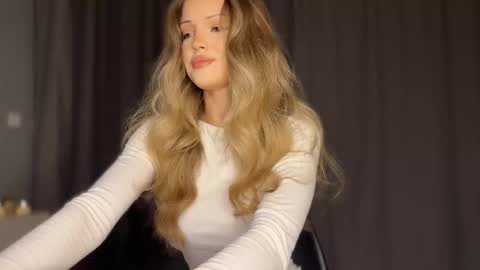 Snapshot of lodemure_ chatting on 02.12.26 Lolla online show from 02.12.26