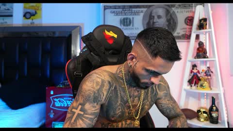 logan_hugh8 online show from 12.19.24