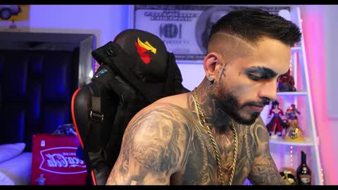 logan_hugh8 online show from 12.21.24