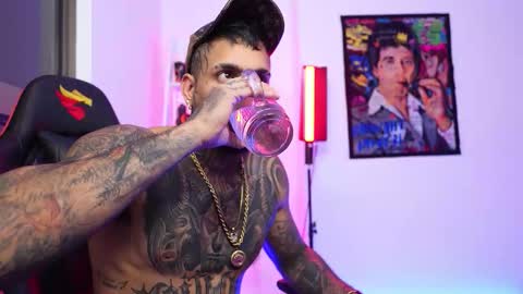 logan_hugh8 online show from 10.31.25