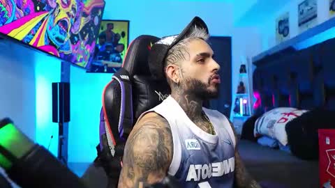 logan_hugh8 online show from 02.15.26