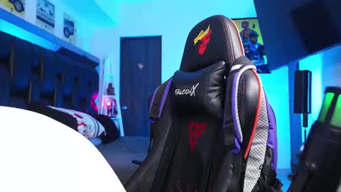 logan_hugh8 online show from 02.26.26