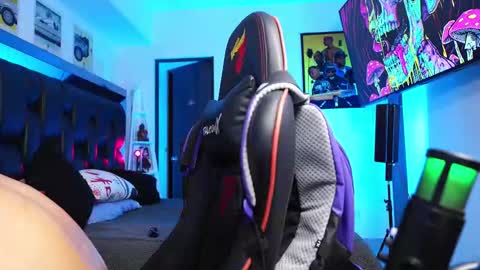 logan_hugh8 online show from 03.02.26