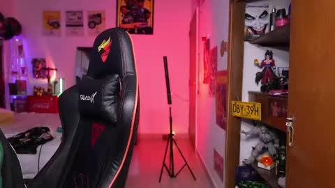 logan_hugh8 online show from 04.03.26