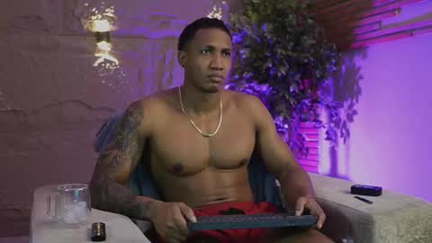 Snapshot of logan_varela chatting on 12.05.25 logan_varela online show from 12.05.25