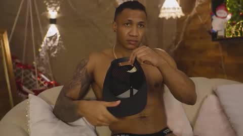 Snapshot of logan_varela chatting on 12.15.25 logan_varela online show from 12.15.25