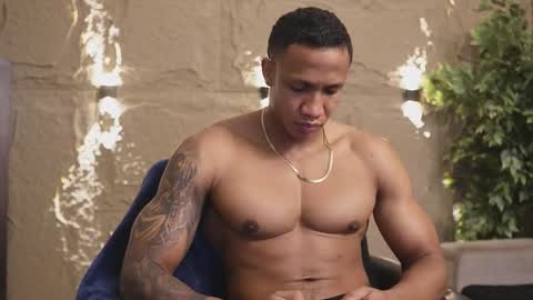 Snapshot of logan_varela chatting on 12.17.25 logan_varela online show from 12.17.25