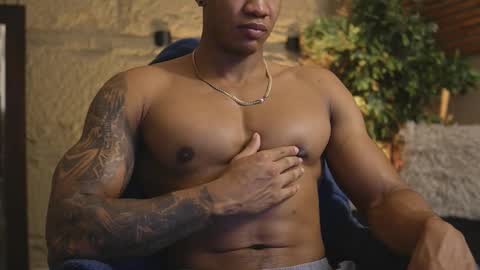 Snapshot of logan_varela chatting on 12.19.25 logan_varela online show from 12.19.25