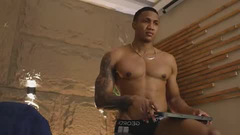 Snapshot of logan_varela chatting on 12.19.25 logan_varela online show from 12.19.25