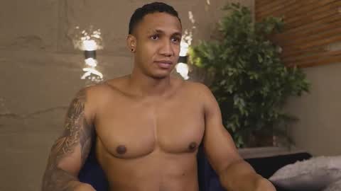 Snapshot of logan_varela chatting on 12.20.25 logan_varela online show from 12.20.25