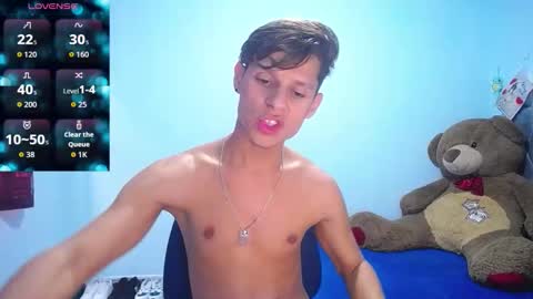 Snapshot of loganevans8 chatting on 01.12.26 Logan online show from 01.12.26