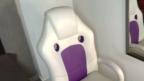 Loganfoster  online show from 01.12.26