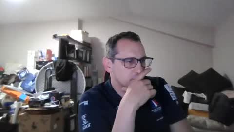 Snapshot of loic31_31 chatting on 05.27.26 loic31 online show from 05.27.26