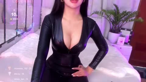 Snapshot of loisewilliams chatting on 01.19.25 Mistress L online show from 01.19.25