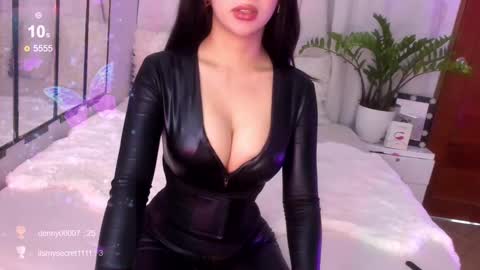 Snapshot of loisewilliams chatting on 01.21.25 Mistress L online show from 01.21.25