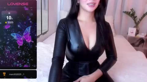 Snapshot of loisewilliams chatting on 03.07.26 Mistress L online show from 03.07.26