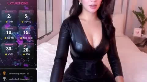 Snapshot of loisewilliams chatting on 03.12.26 Mistress L online show from 03.12.26