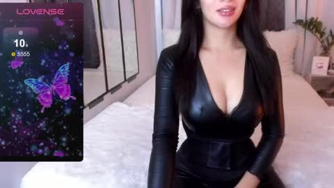 Snapshot of loisewilliams chatting on 04.02.26 Mistress L online show from 04.02.26