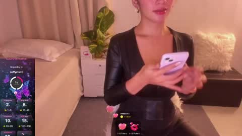 Snapshot of loisewilliams chatting on 04.13.26 Mistress L online show from 04.13.26