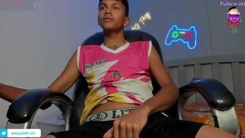 Snapshot of loistwink_1 chatting on 09.15.25 LOUIS online show from 09.15.25