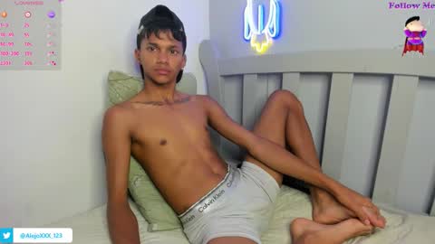 Snapshot of loistwink_1 chatting on 09.29.25 LOUIS online show from 09.29.25